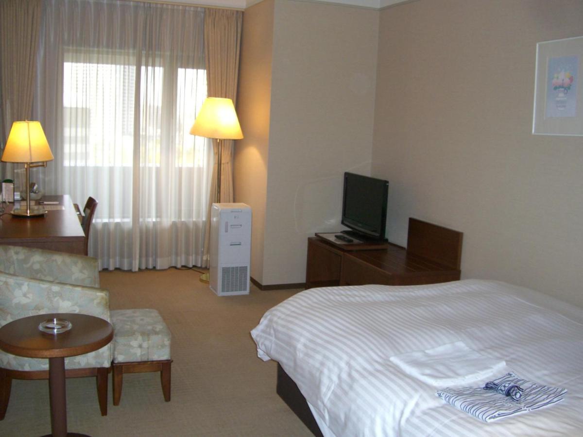 Nakanoshima Plaza Hotel Osaka Exterior photo