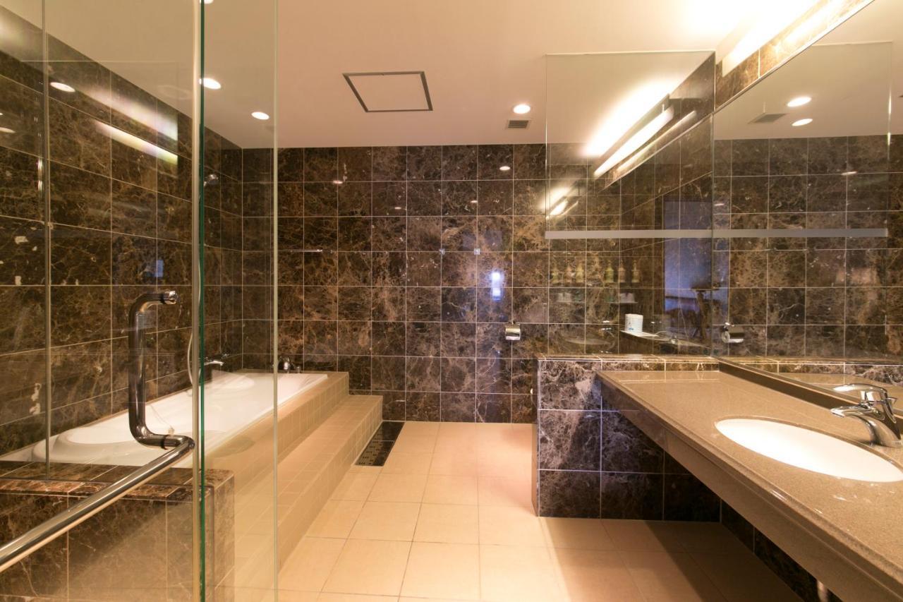 Nakanoshima Plaza Hotel Osaka Exterior photo